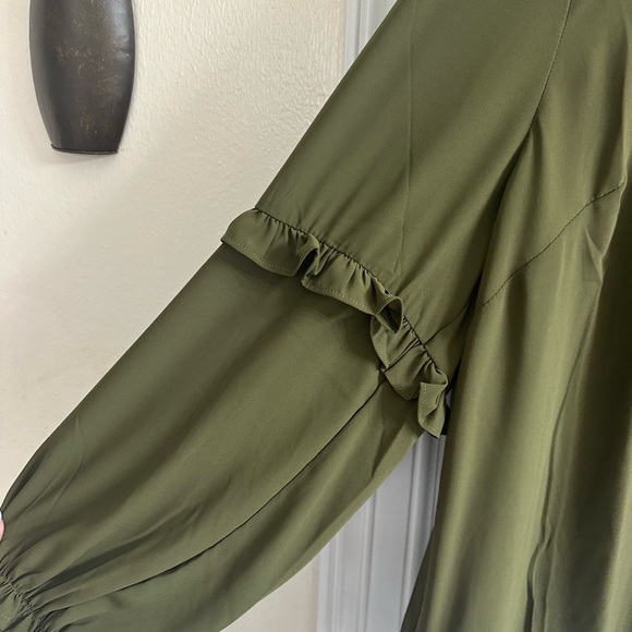 Eloquii forest green top with ruffles! - Picture 3 of 4